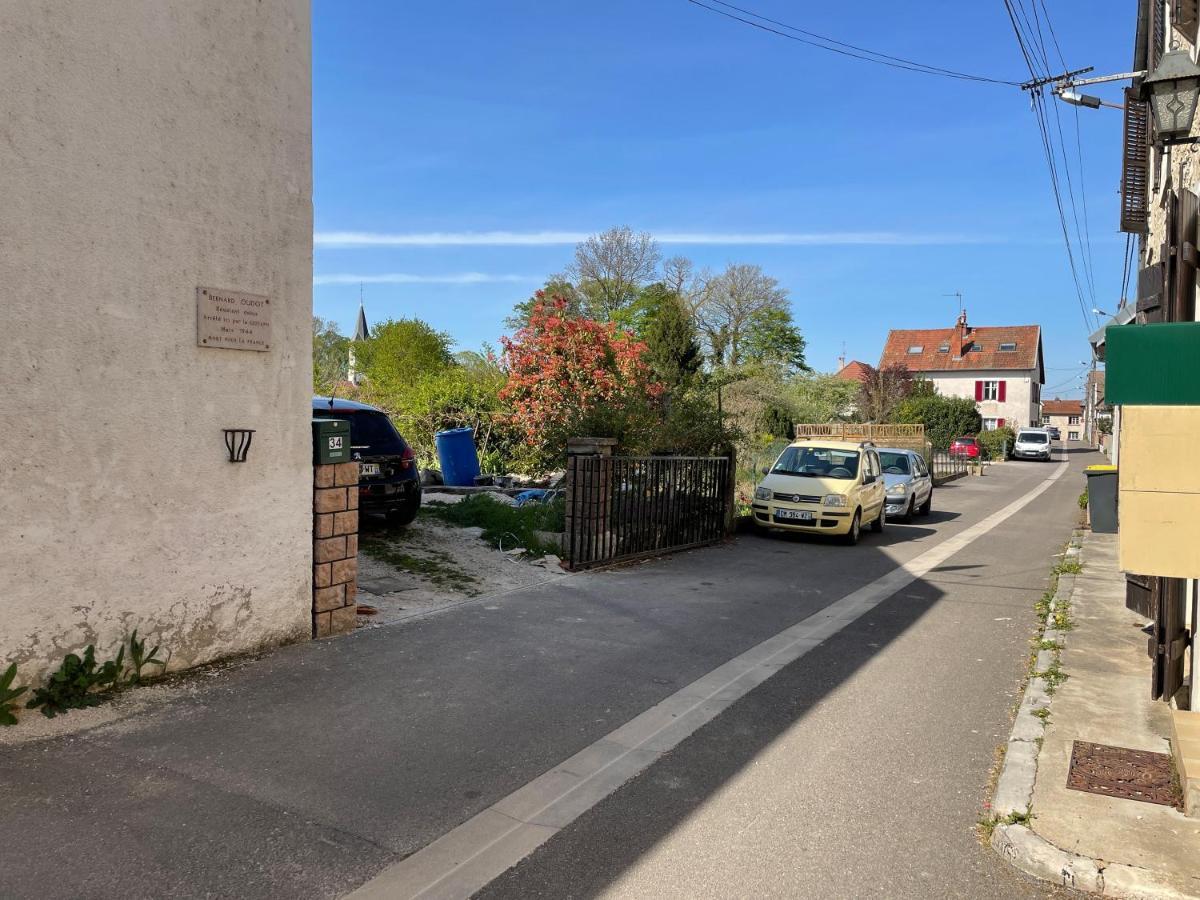 Bienvenue Chez Vous "Appartement Classe 2 Etoiles En Rdc Avec Espace Exterieur Et Parking" Dole Zewnętrze zdjęcie